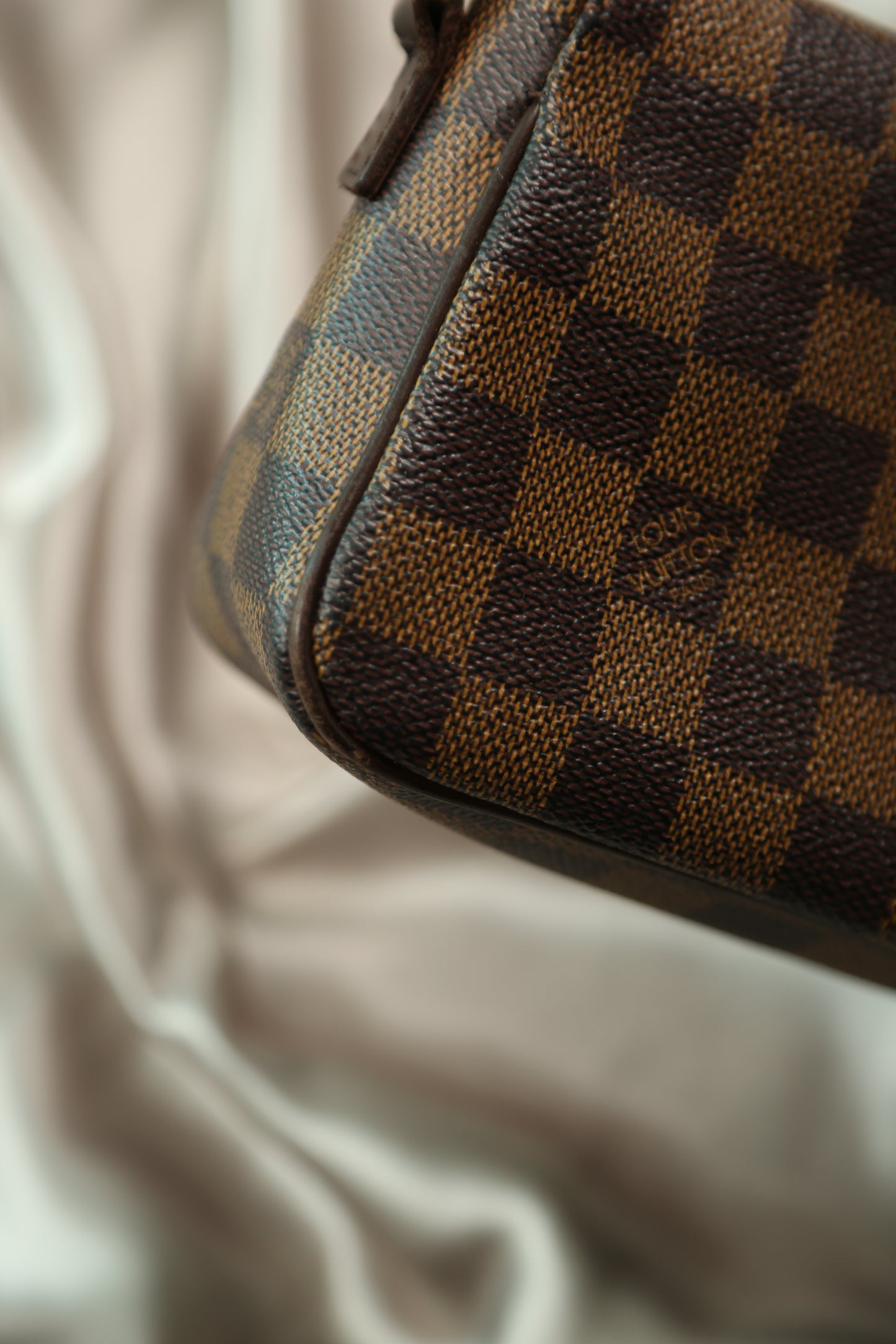 LOUIS VUITTON Damier Ebene Shoulder Bag