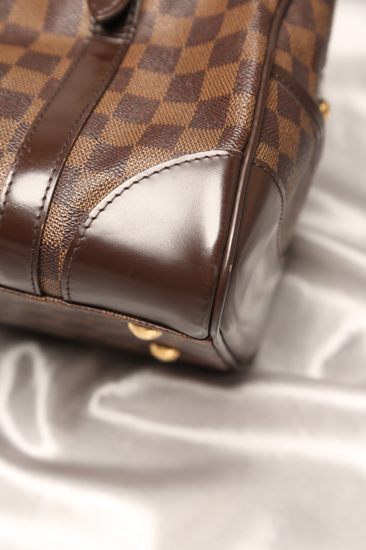 LOUIS VUITTON Berkeley Damier Ebene Y2K Shoulder bag