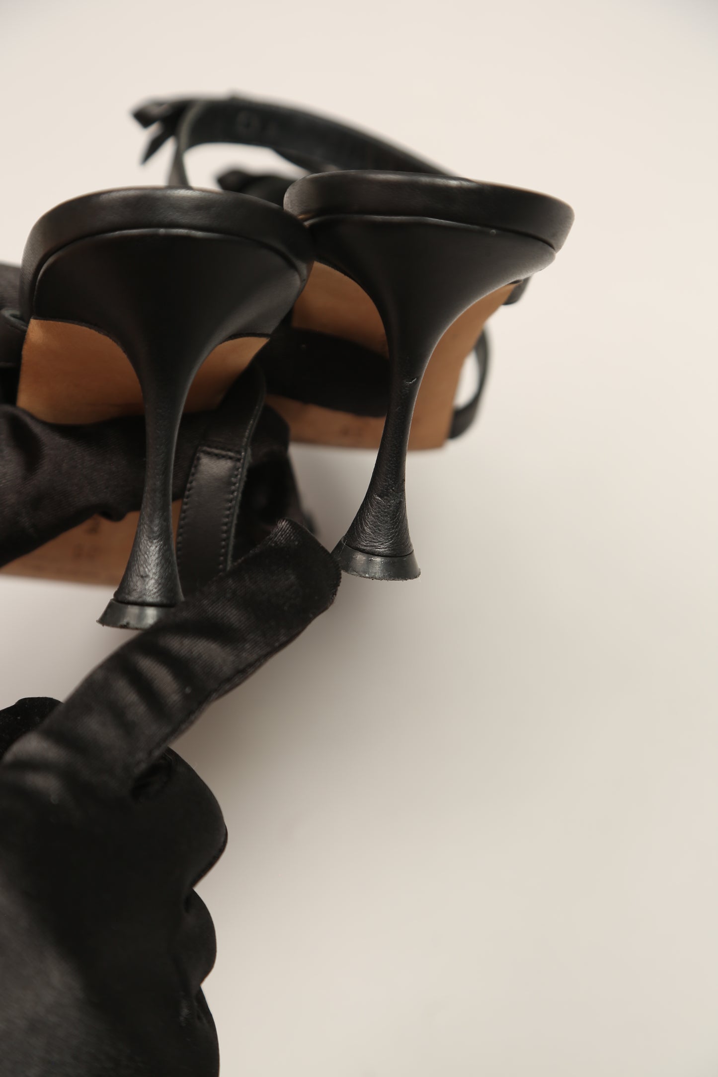 MANOLO BLAHNIK Bow Sandals