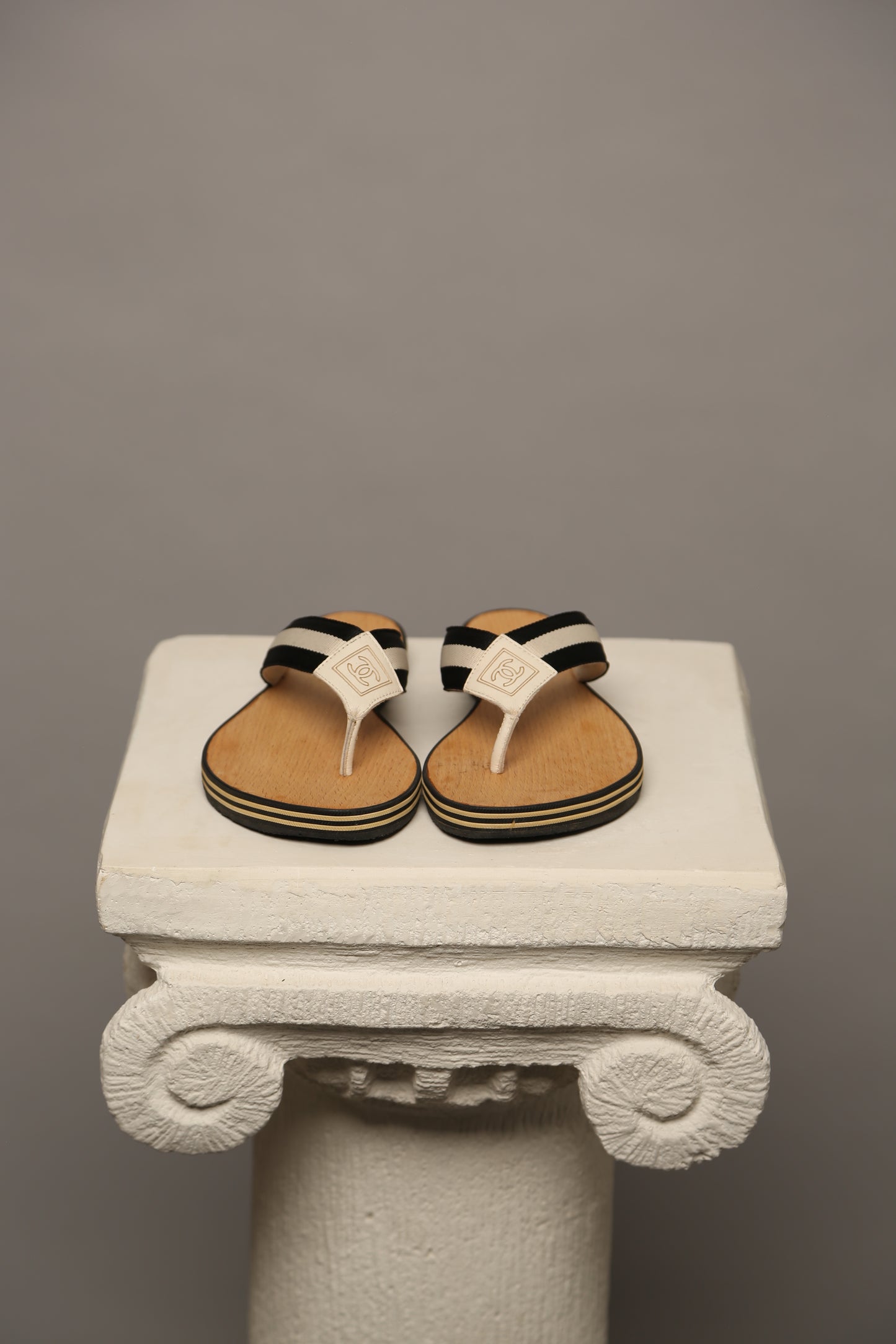 CHANEL CC Tong Sandals