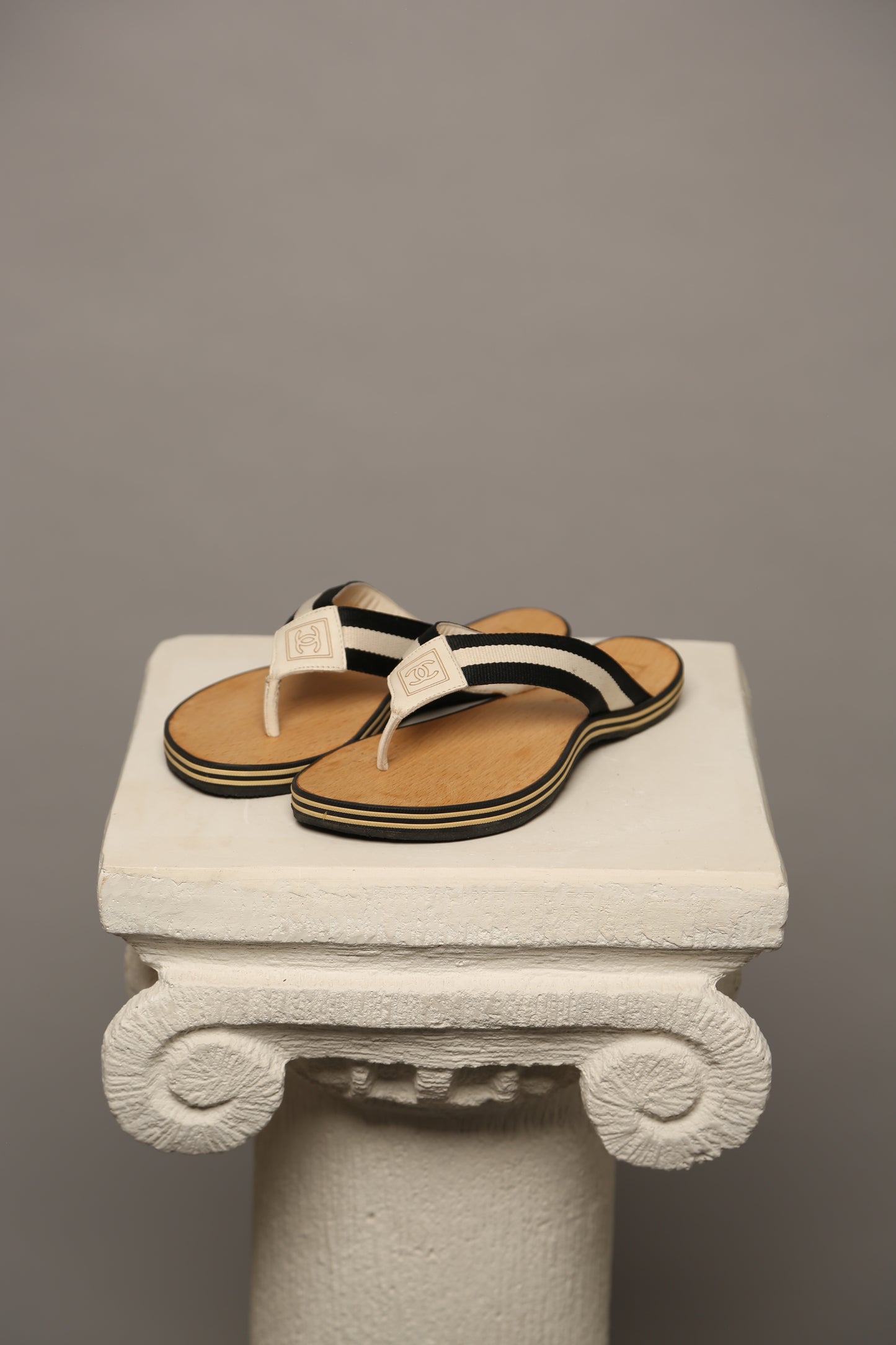 CHANEL CC Tong Sandals