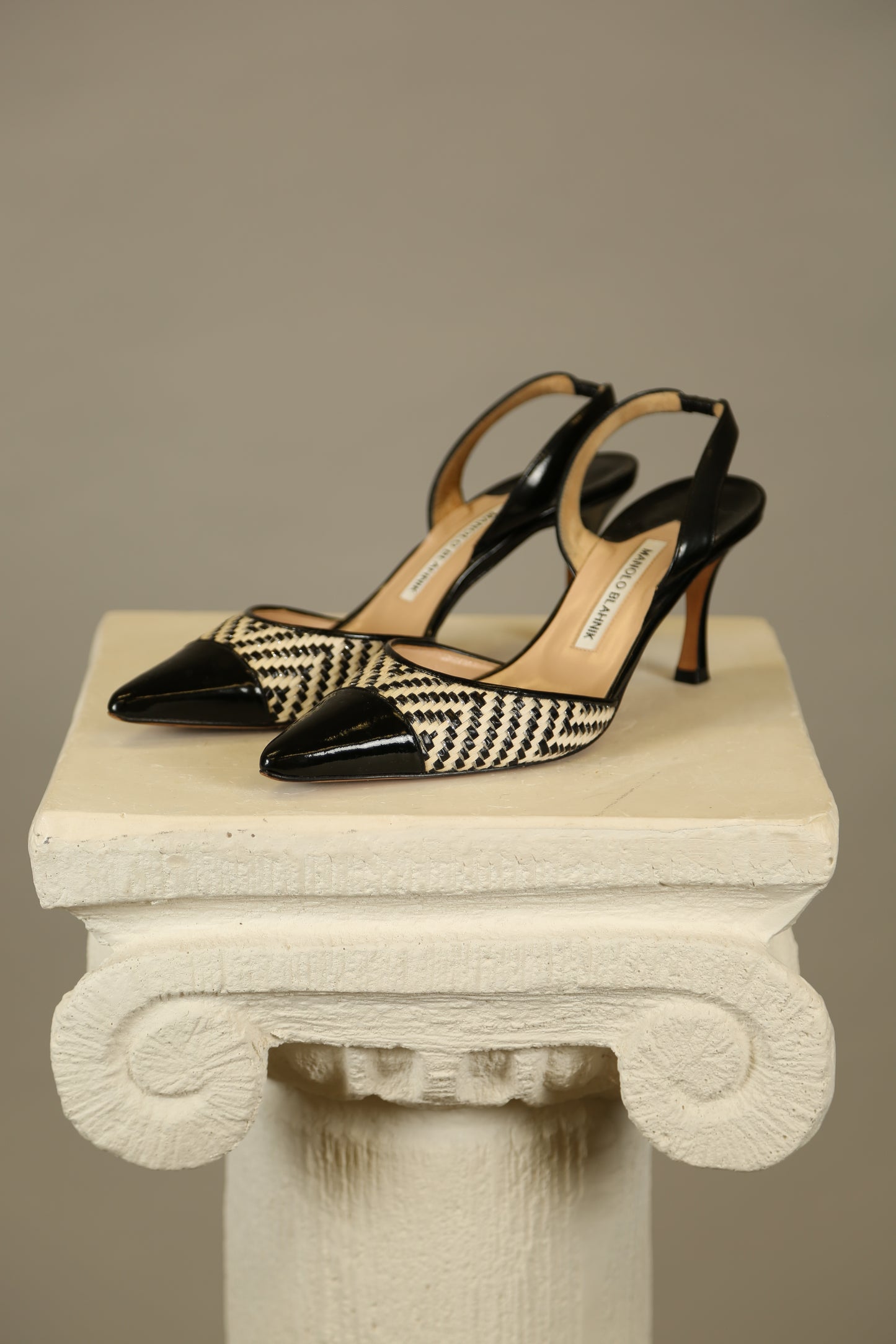 MANOLO BLAHNIK Carolyne Back & White Slingbacks