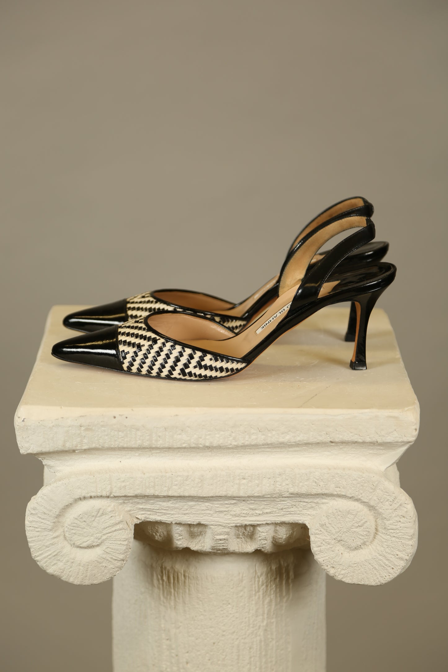 MANOLO BLAHNIK Carolyne Back & White Slingbacks