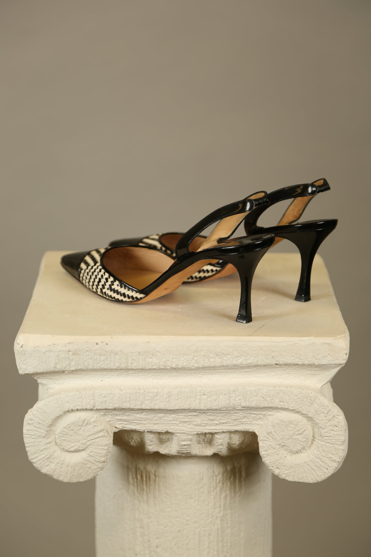 MANOLO BLAHNIK Carolyne Back & White Slingbacks