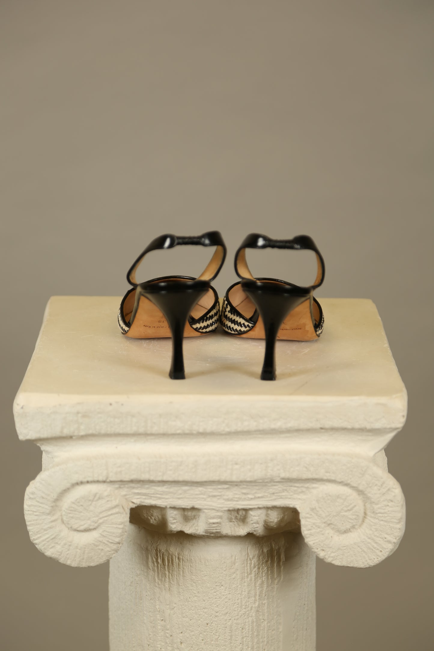 MANOLO BLAHNIK Carolyne Back & White Slingbacks