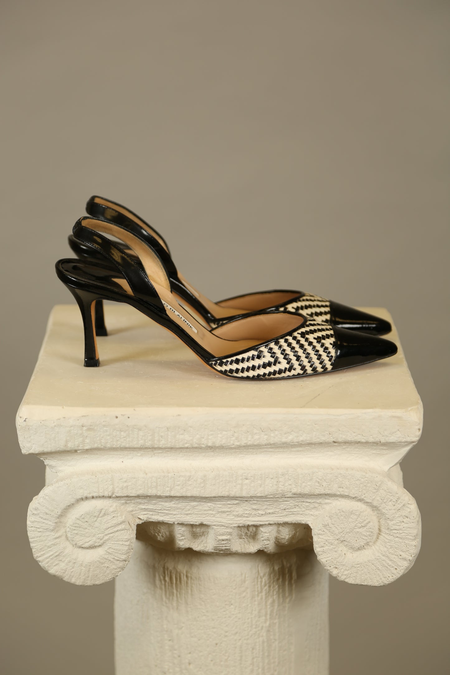 MANOLO BLAHNIK Carolyne Back & White Slingbacks