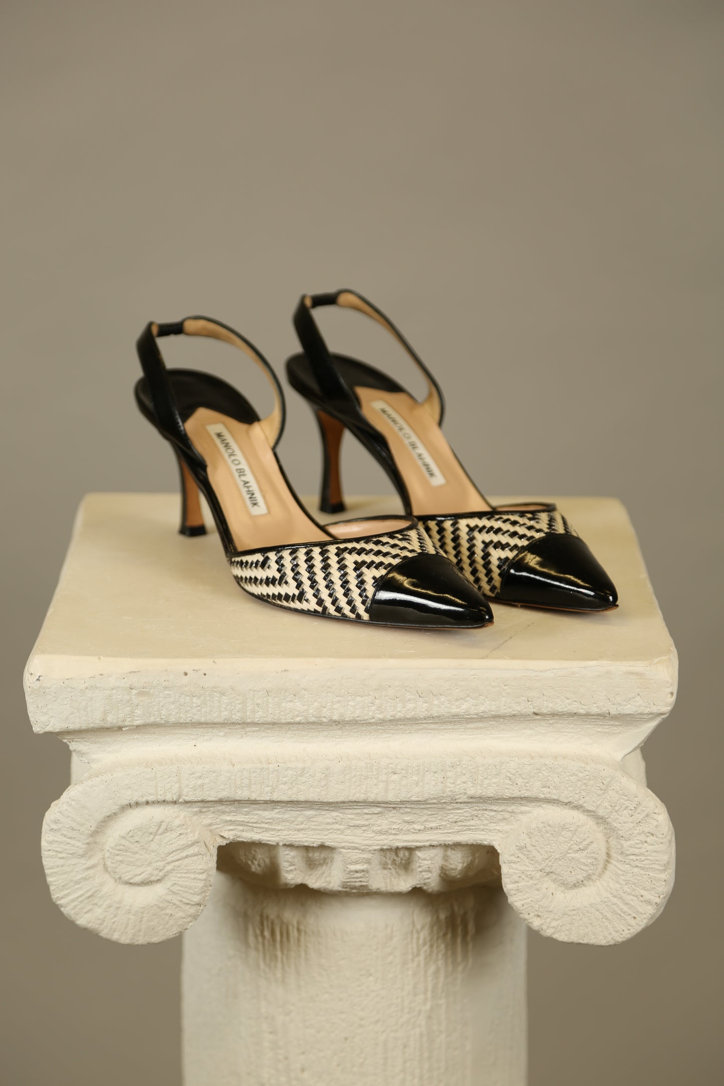 MANOLO BLAHNIK Carolyne Back & White Slingbacks