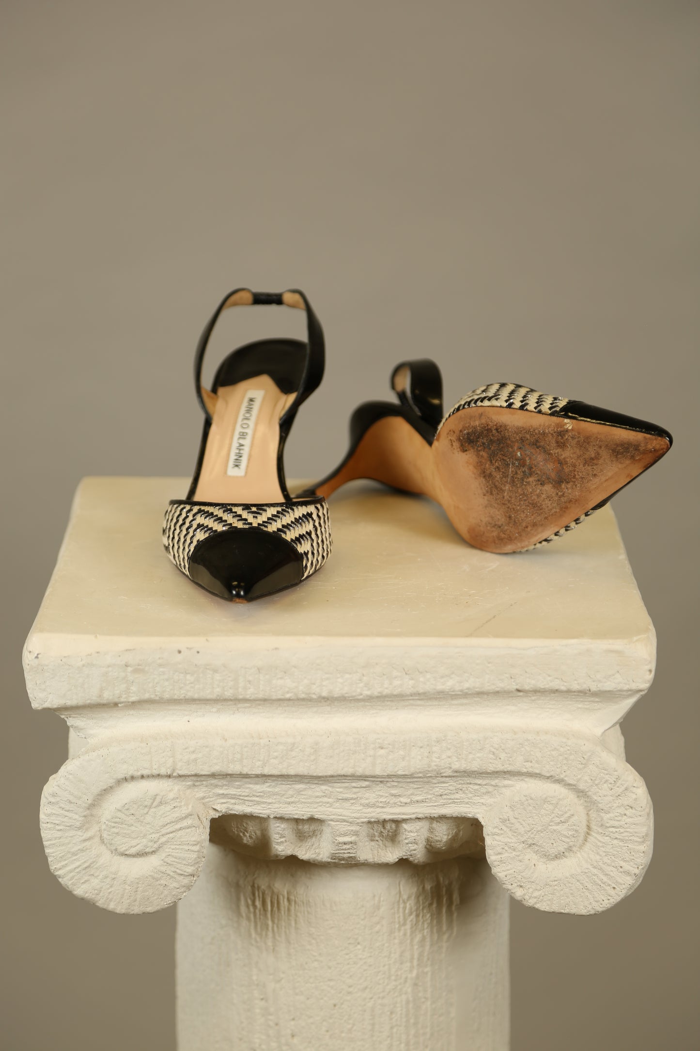 MANOLO BLAHNIK Carolyne Back & White Slingbacks