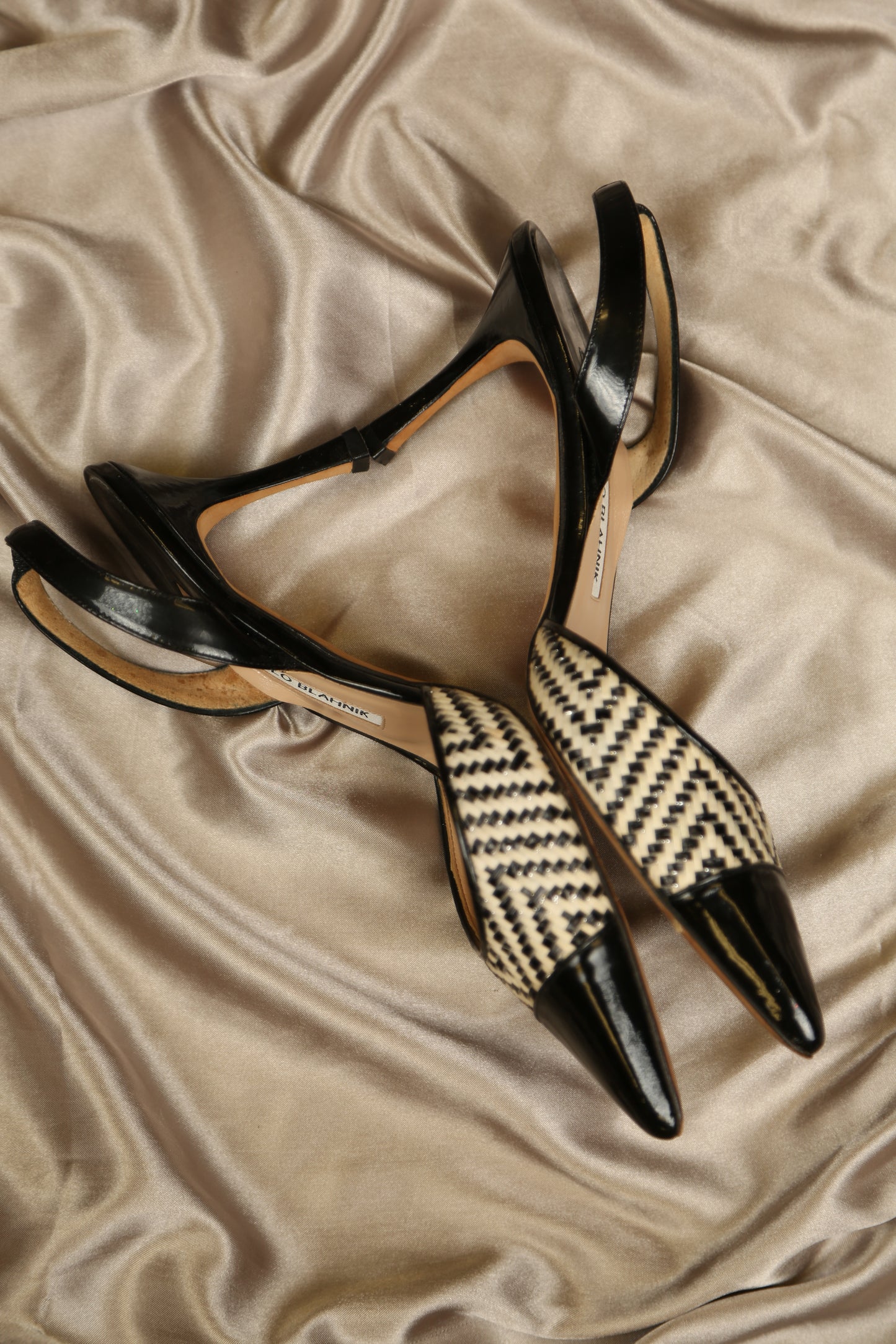MANOLO BLAHNIK Carolyne Back & White Slingbacks
