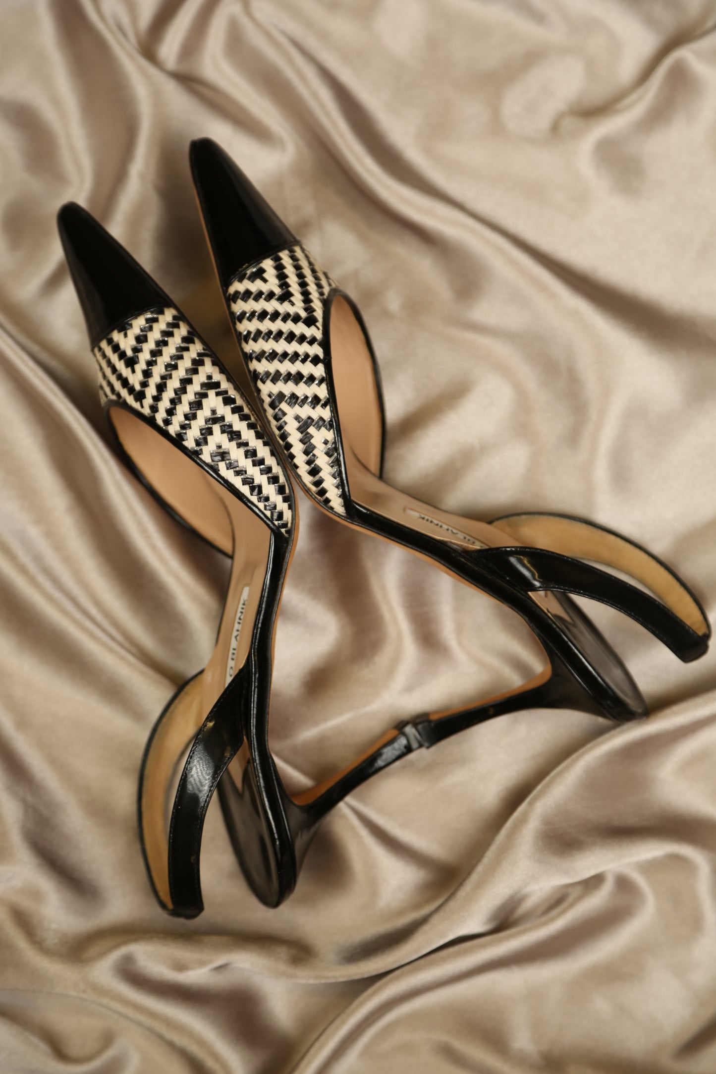 MANOLO BLAHNIK Carolyne Back & White Slingbacks