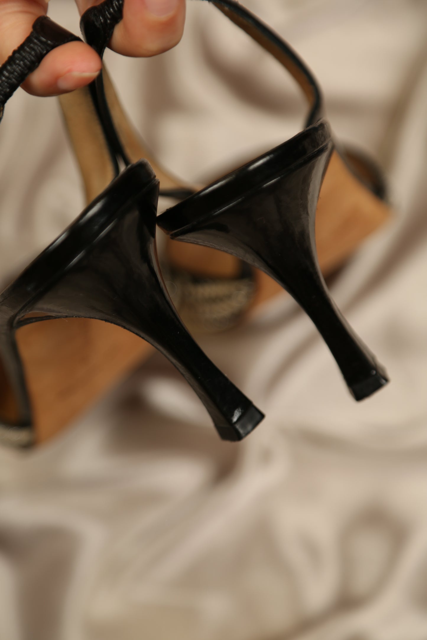 MANOLO BLAHNIK Carolyne Back & White Slingbacks