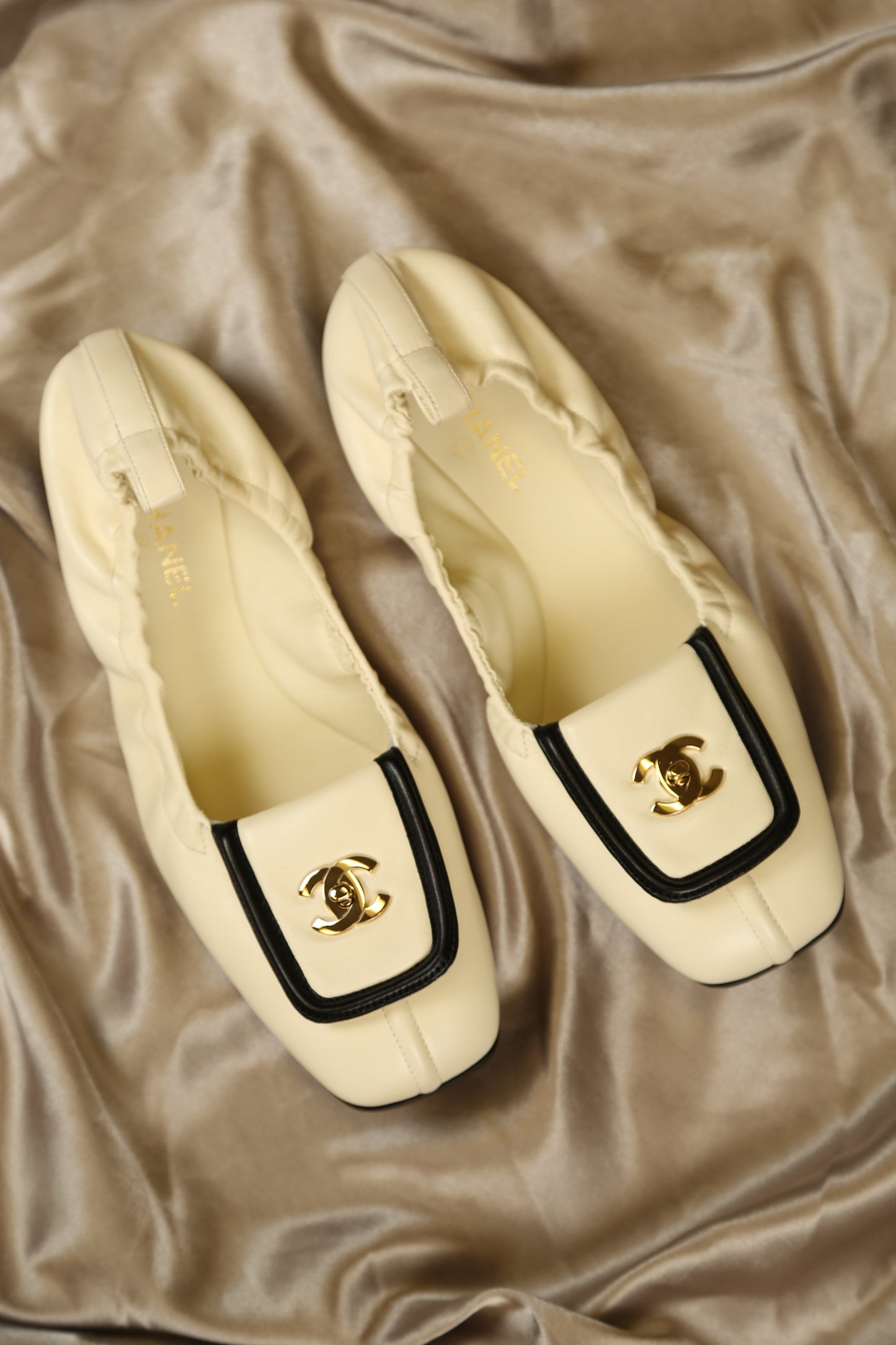 CHANEL 2026 Interlocking CC Logo Ballet Flats