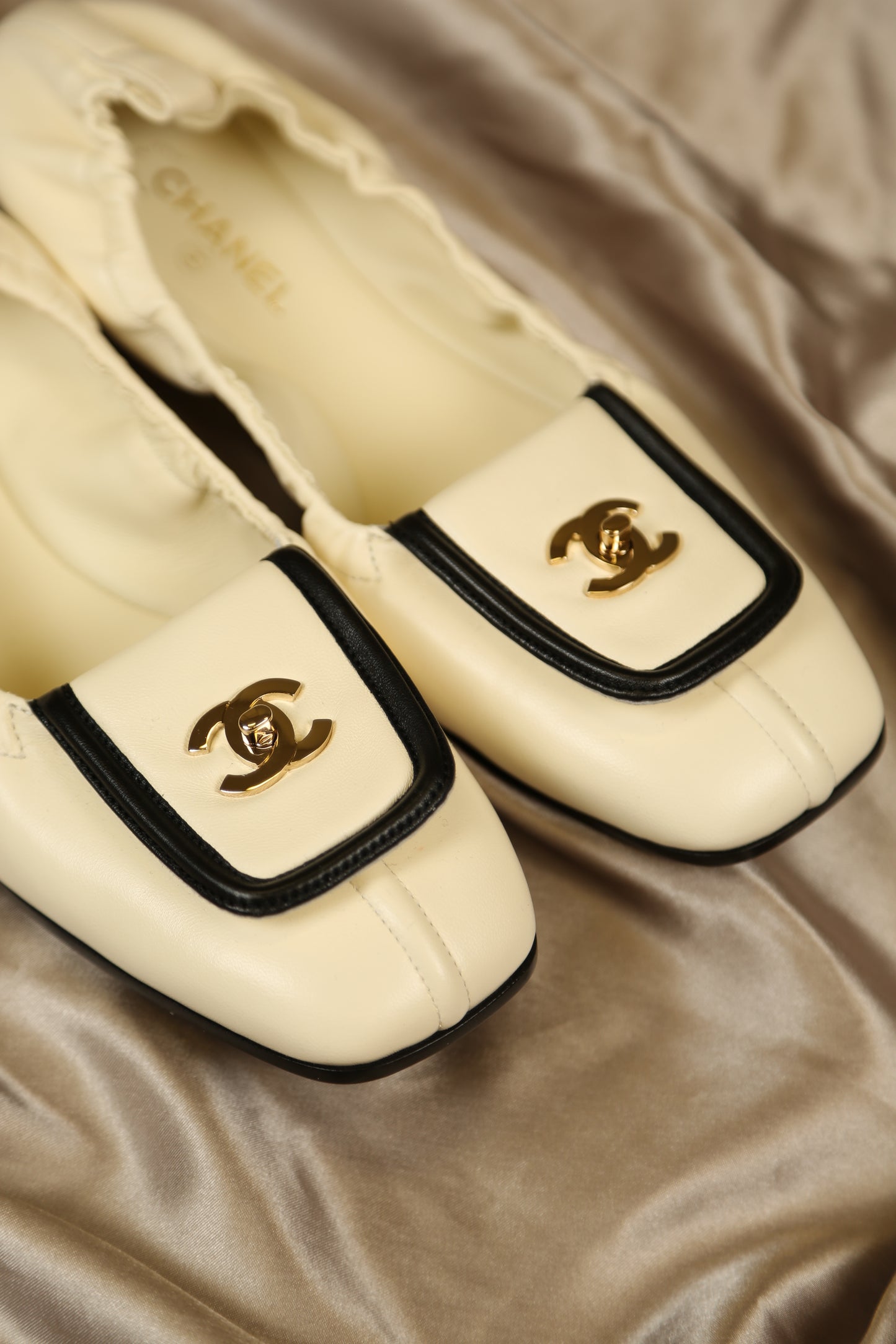 CHANEL 2026 Interlocking CC Logo Ballet Flats