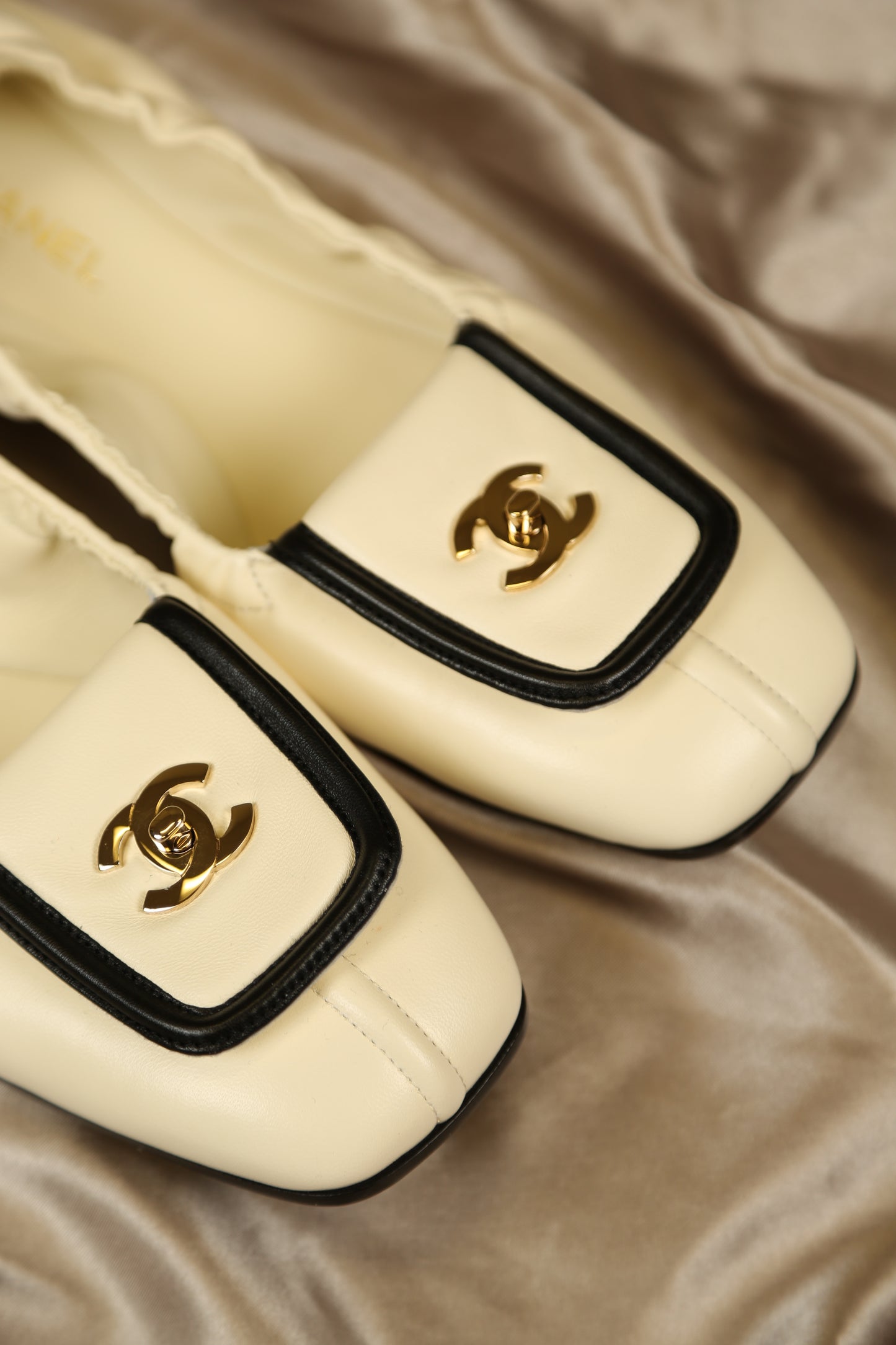 CHANEL 2026 Interlocking CC Logo Ballet Flats