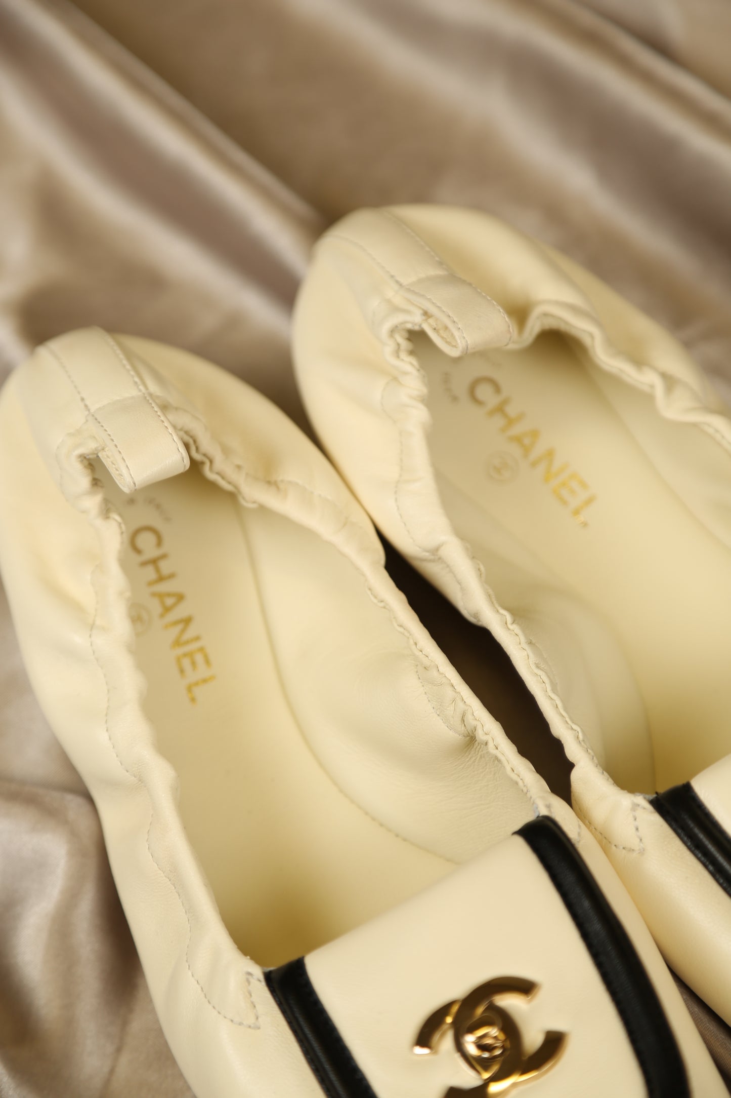 CHANEL 2026 Interlocking CC Logo Ballet Flats