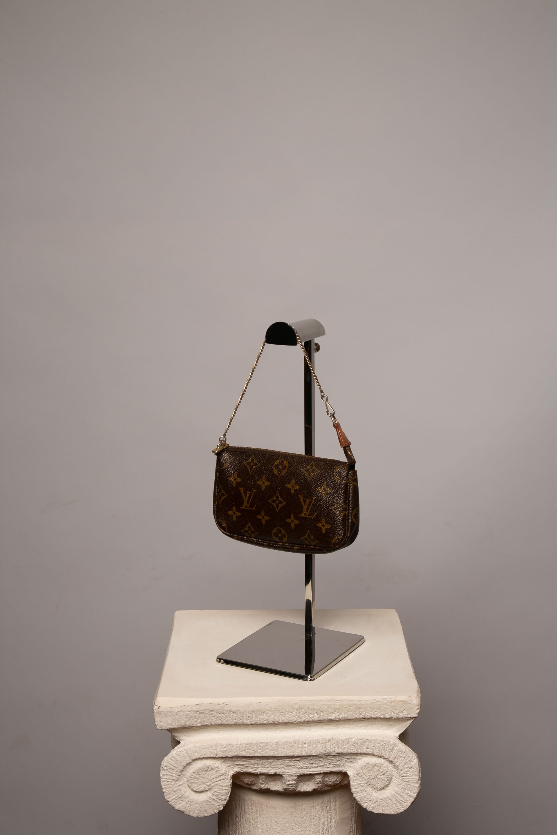 Pre-owned Louis Vuitton Mini Pochette Accessories On Chain Monogram