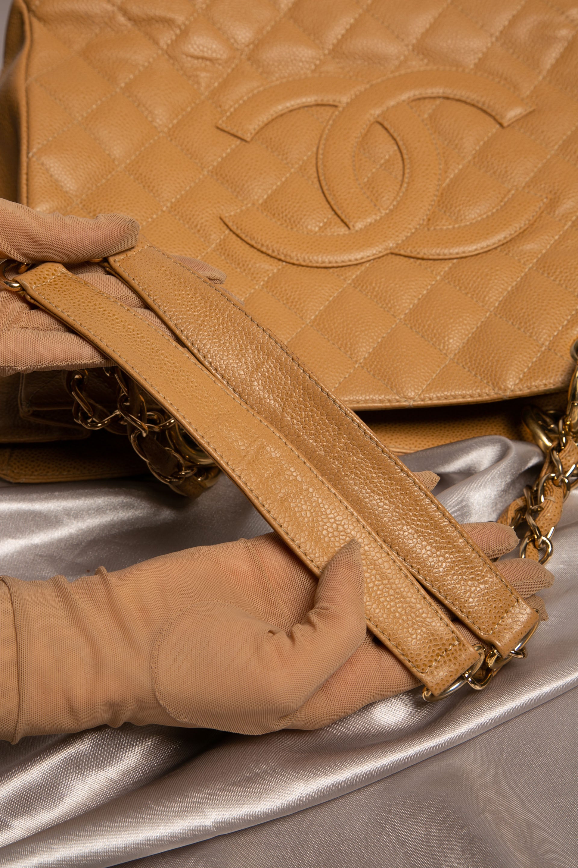 Chanel CC Caviar Leather Tote Bag (SHG-FLiXGt) – LuxeDH