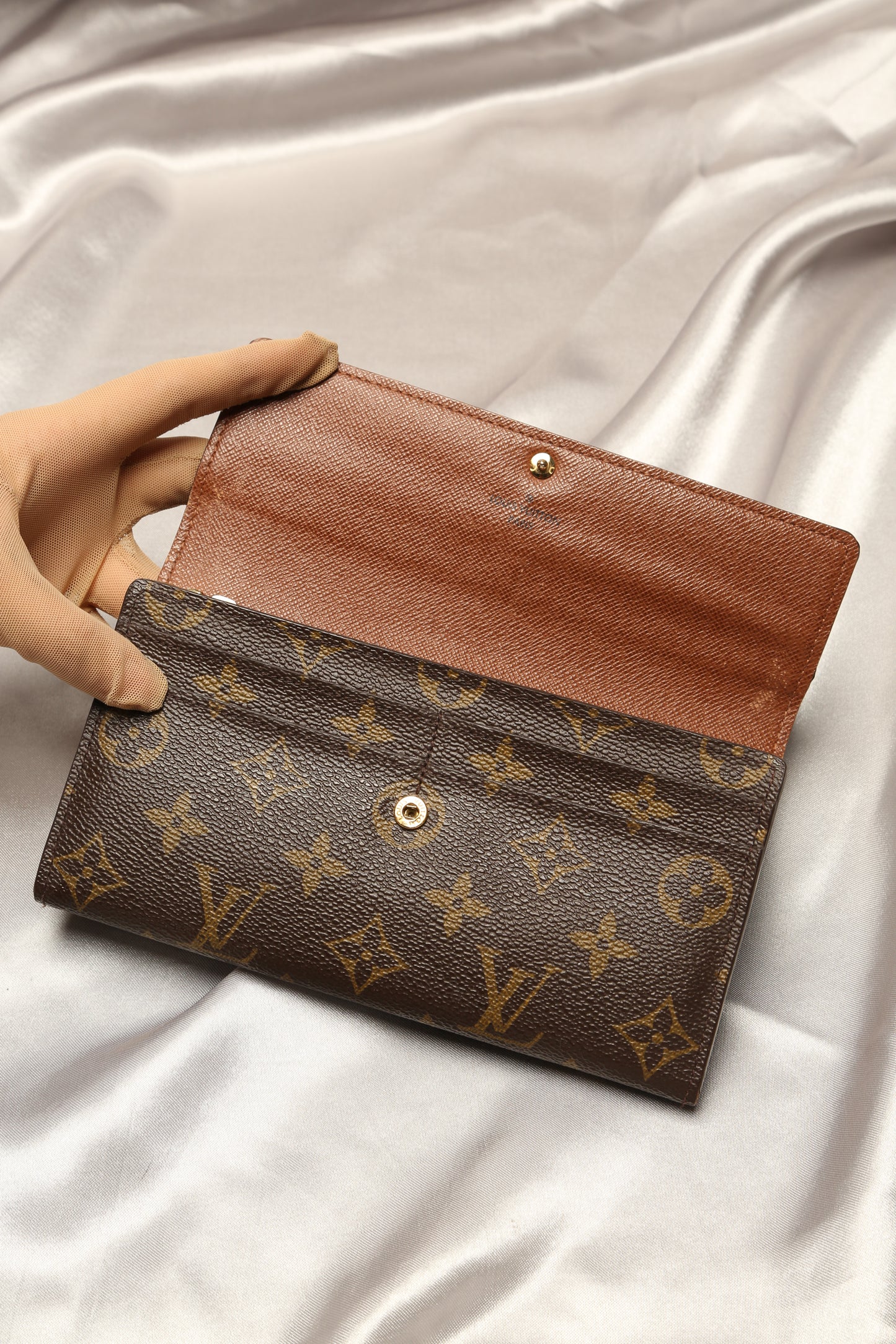 LOUIS VUITTON Monogram Sarah Wallet