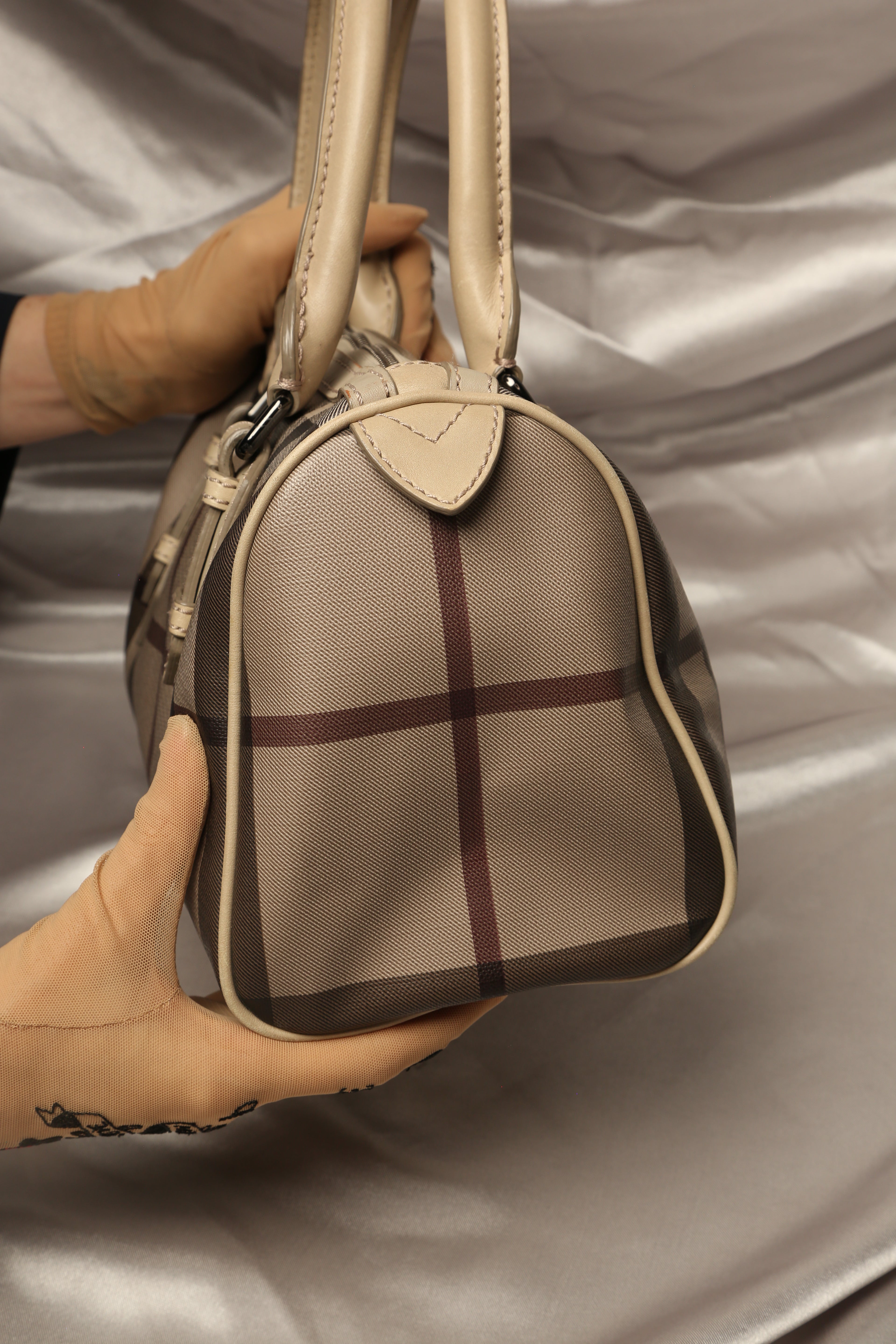 Burberry silver online bag