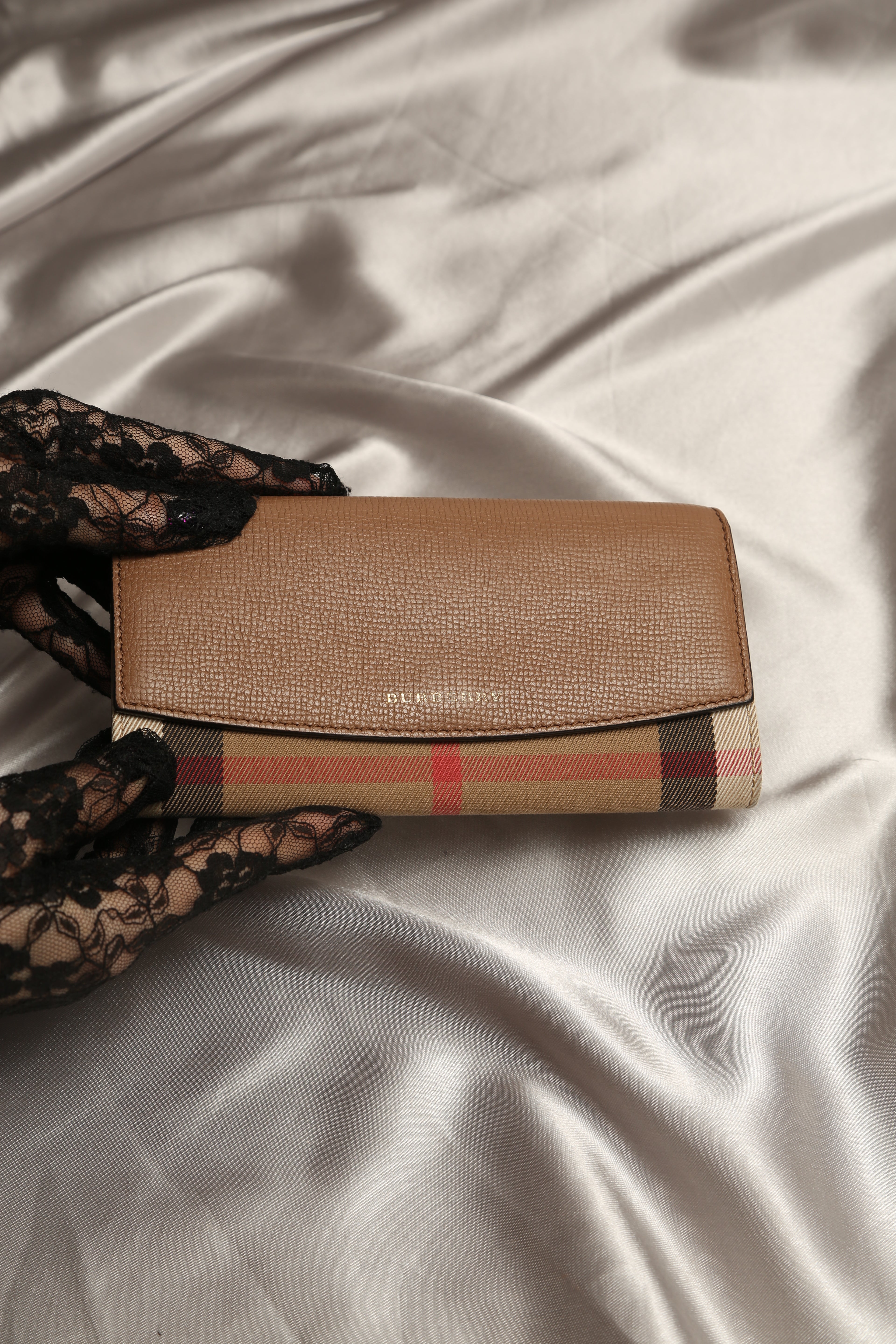 Burberry house check clearance and leather continental wallet