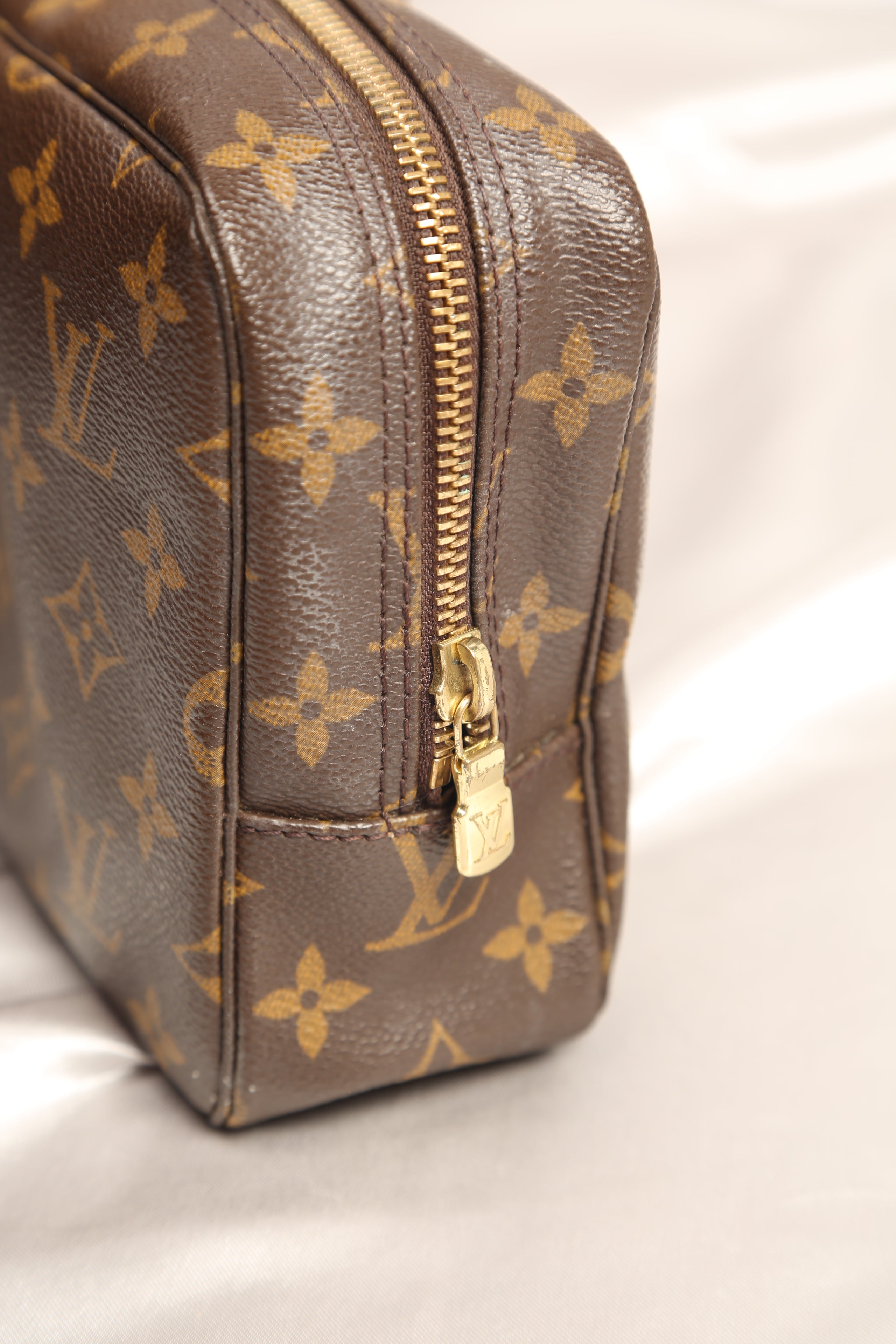 Louis Vuitton Trousse 23 2024