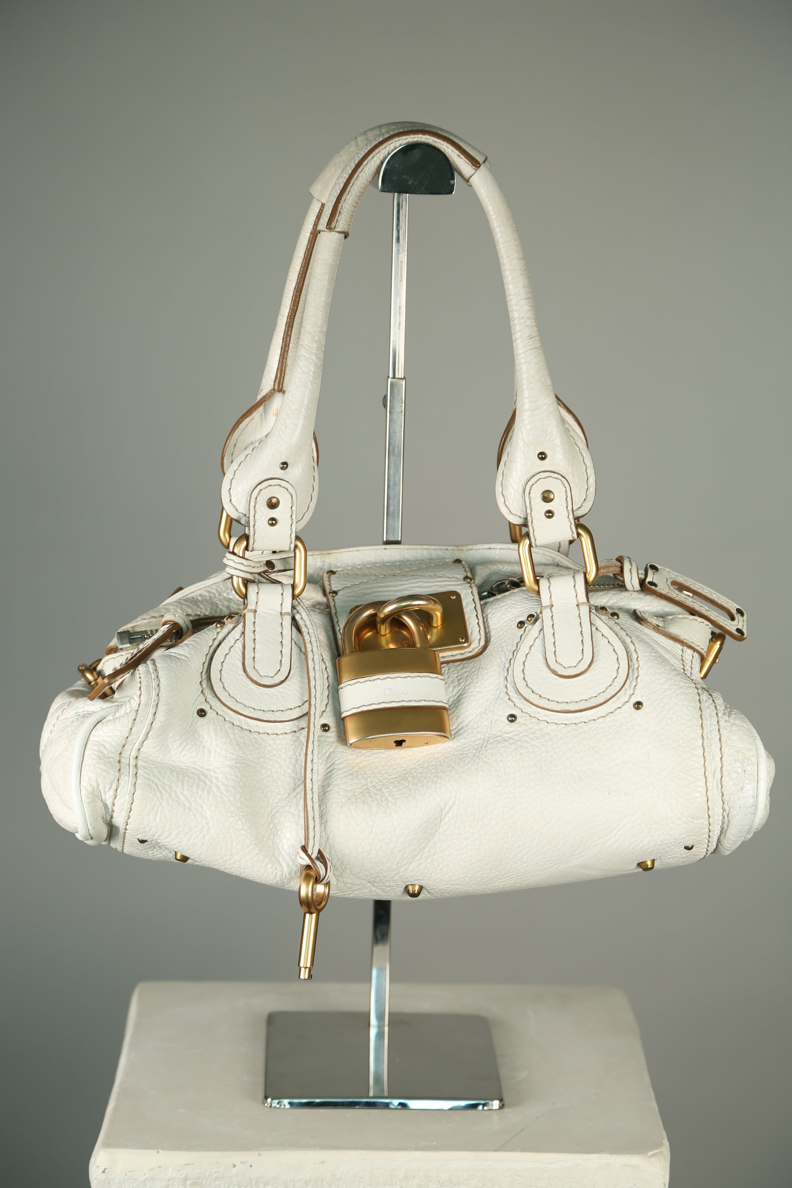 Chloé Paddington Medium Hand Bag White G79A9479.jpg?v=1762279370&