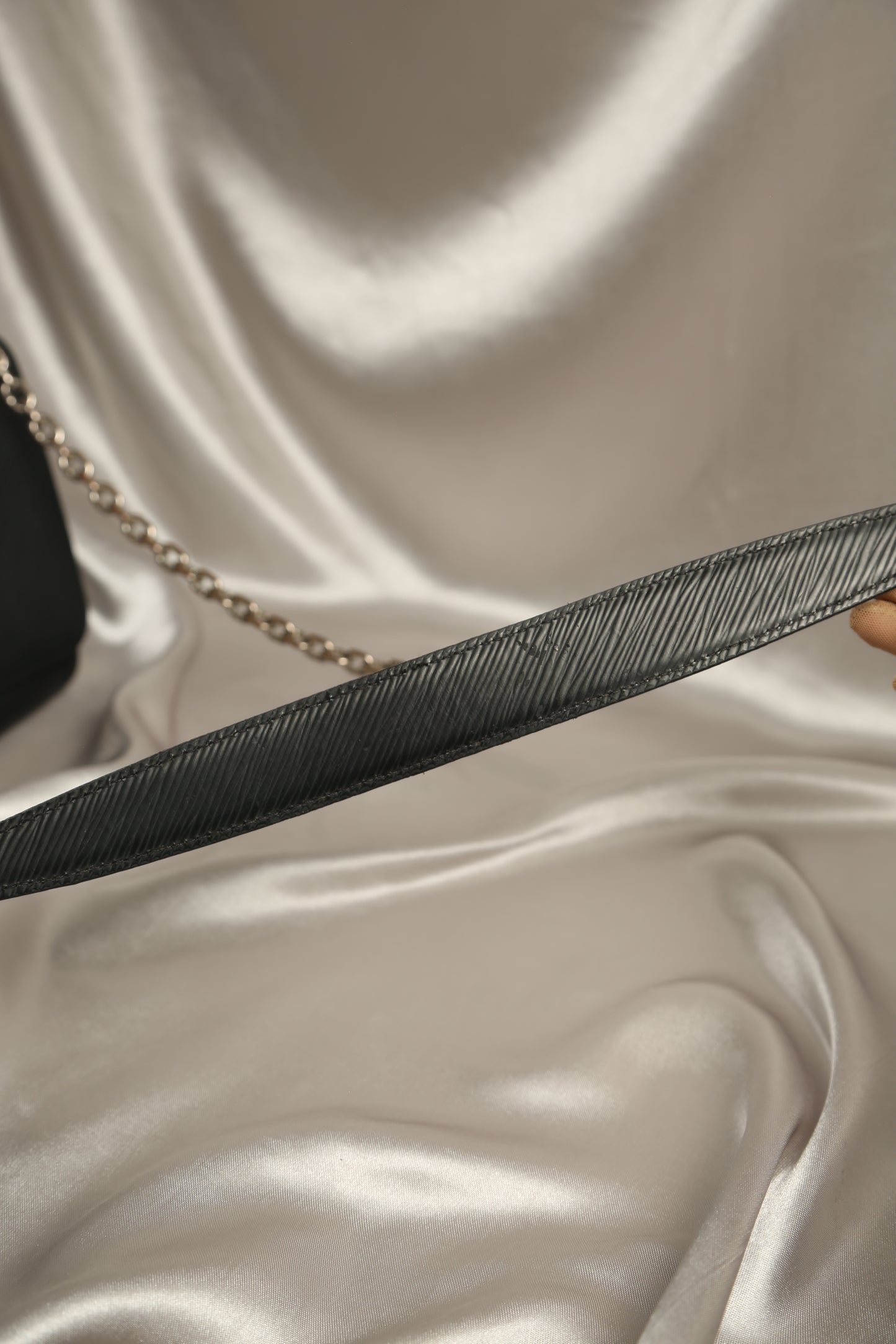 LOUIS VUITTON Epi Shoulder Bag Twist MM Crossbody