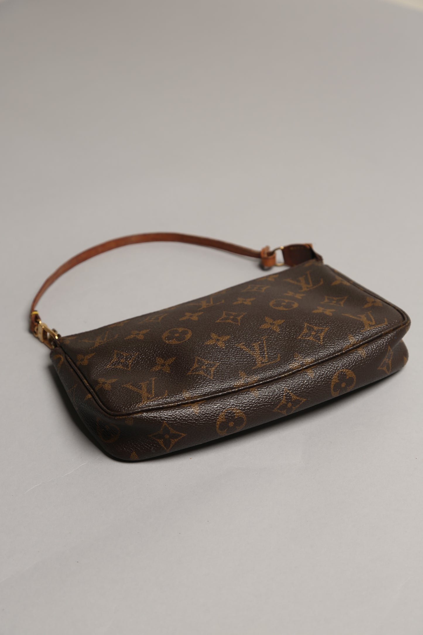 LOUIS VUITTON Pochette