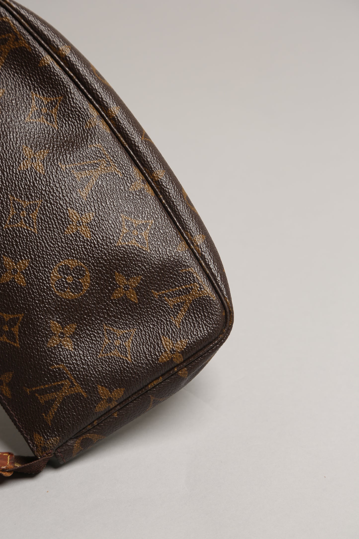 LOUIS VUITTON Pochette