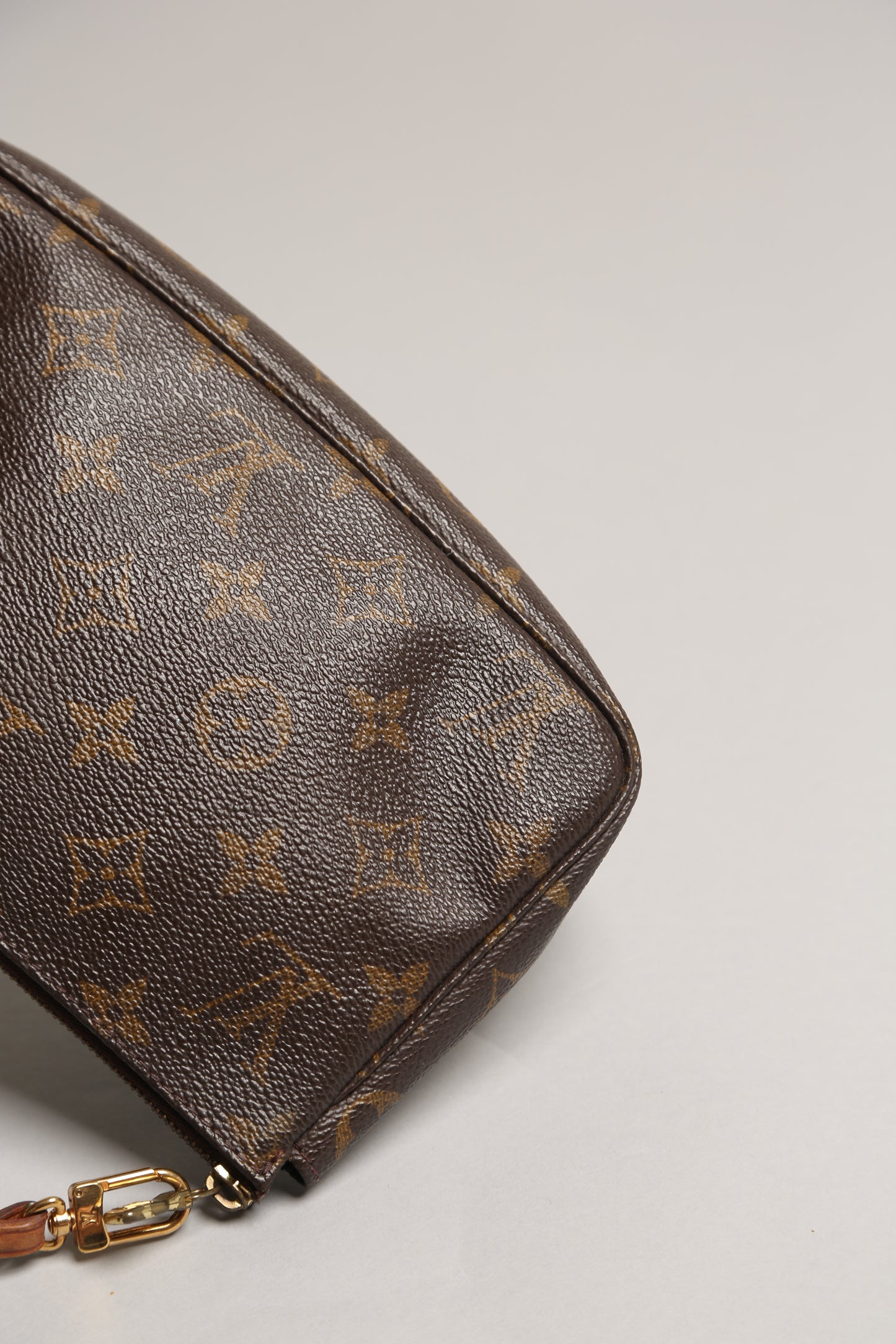 LOUIS VUITTON Pochette