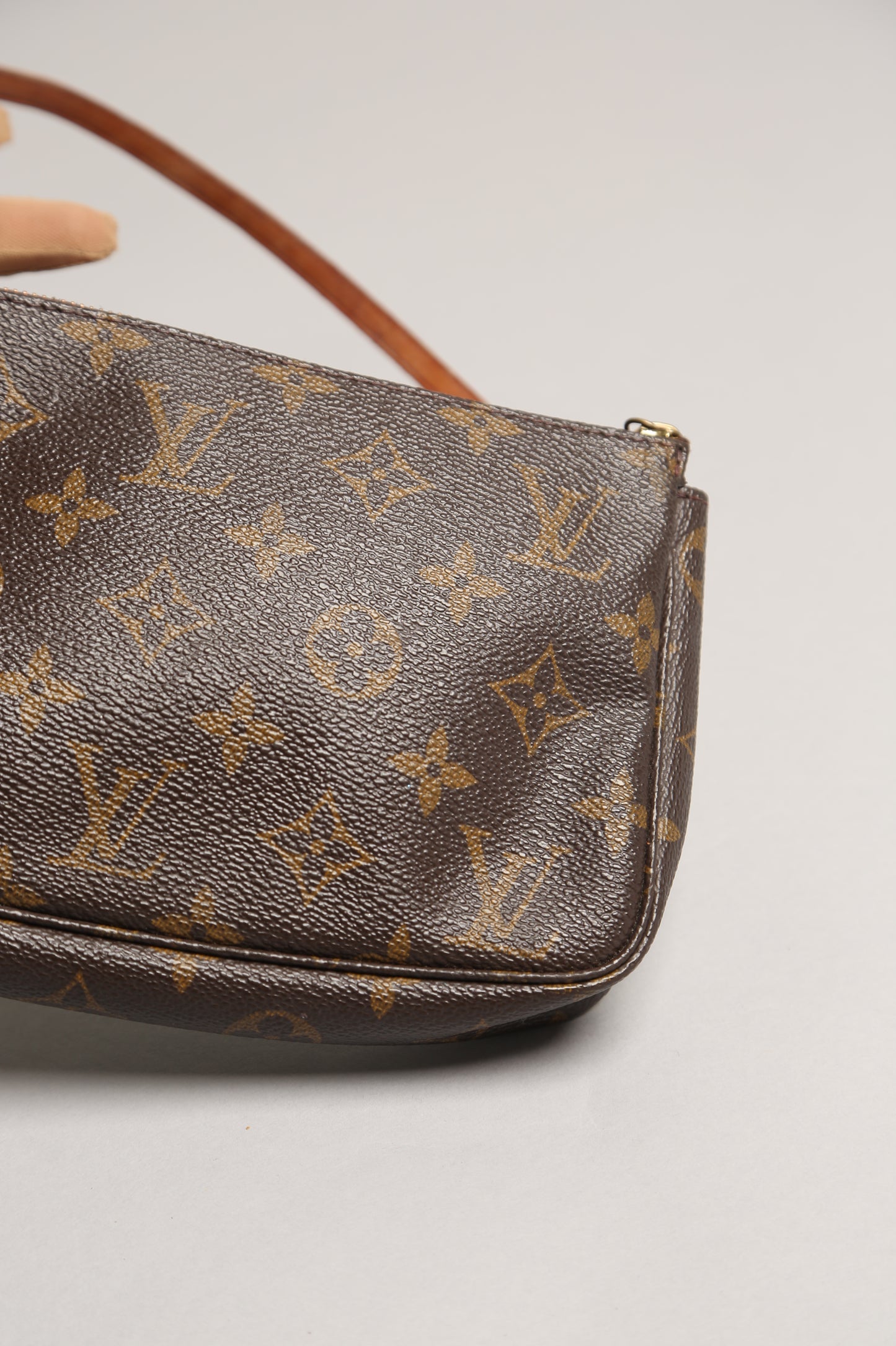 LOUIS VUITTON Pochette