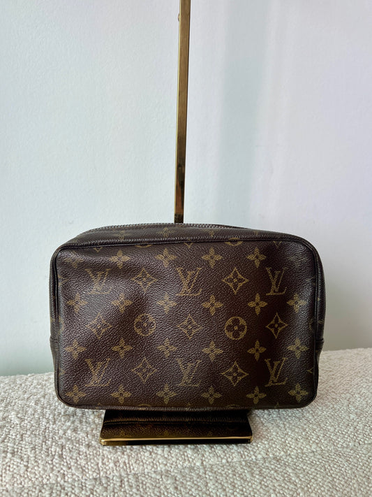 LOUIS VUITTON Monogram Toiletry Bag 23